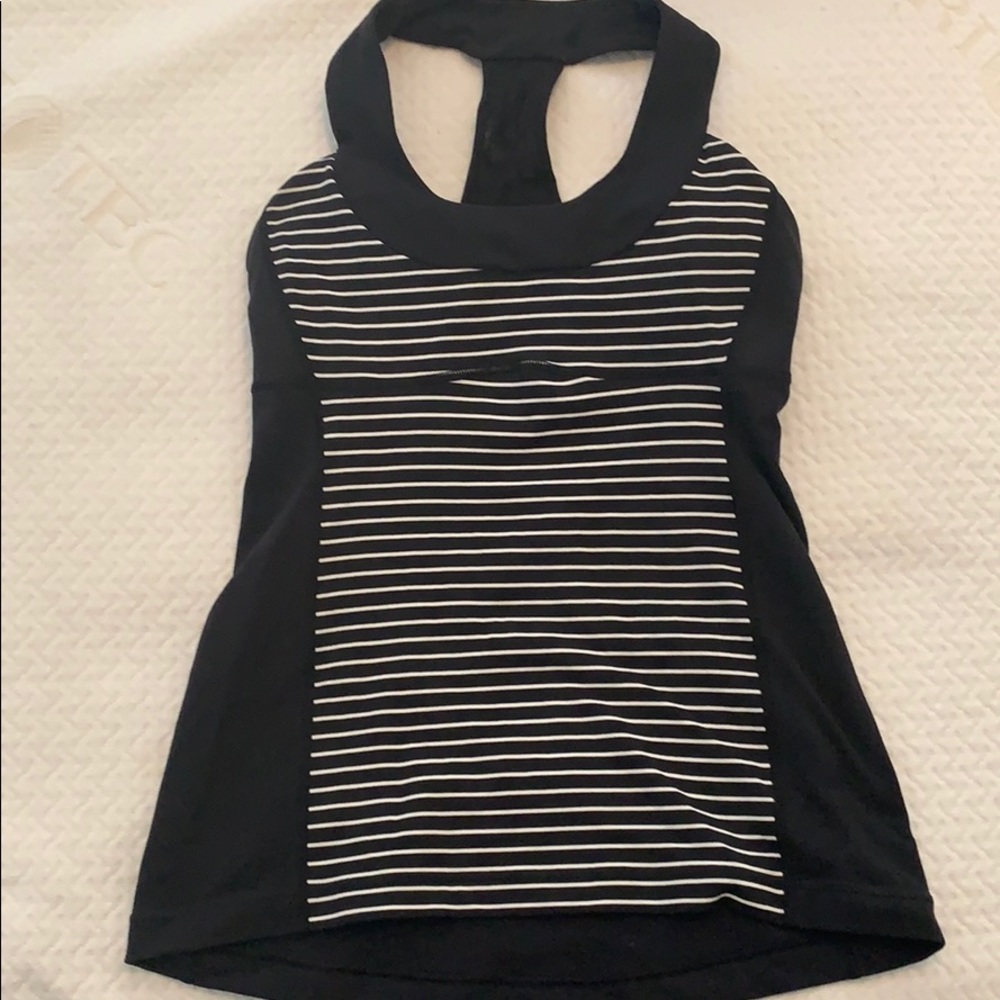 Black and White Lululemon scoop neck tank. Size 6